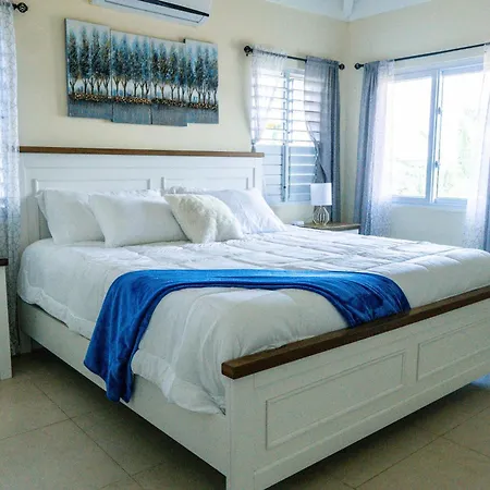 Coastal Haven In Richmond Estate - Your Tropical Oasis Villa