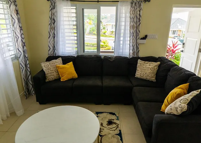 Coastal Haven In Richmond Estate - Your Tropical Oasis Villa