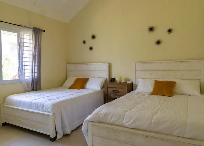 Coastal Haven In Richmond Estate - Your Tropical Oasis