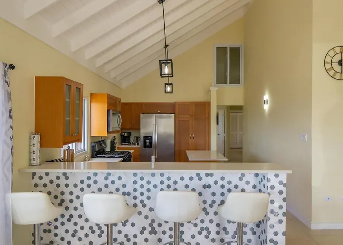 Villa Coastal Haven In Richmond Estate - Your Tropical Oasis *