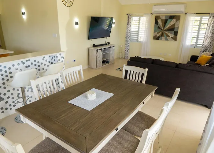 Coastal Haven In Richmond Estate - Your Tropical Oasis *