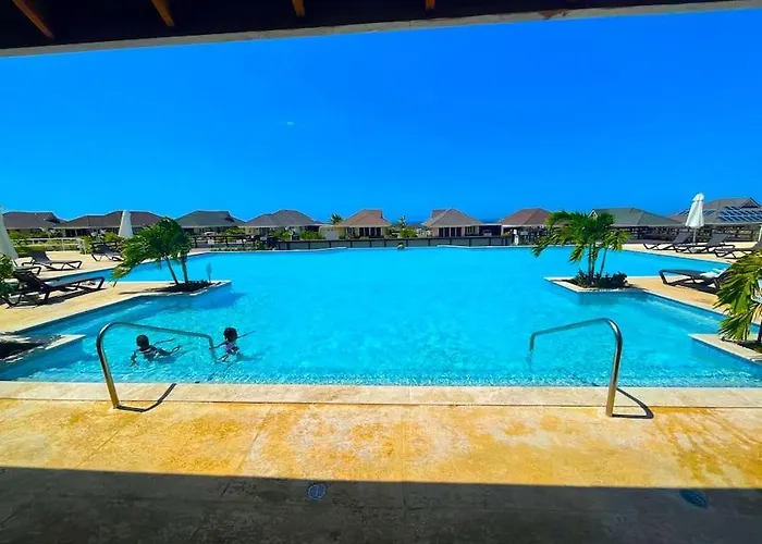 Coastal Haven In Richmond Estate - Your Tropical Oasis *